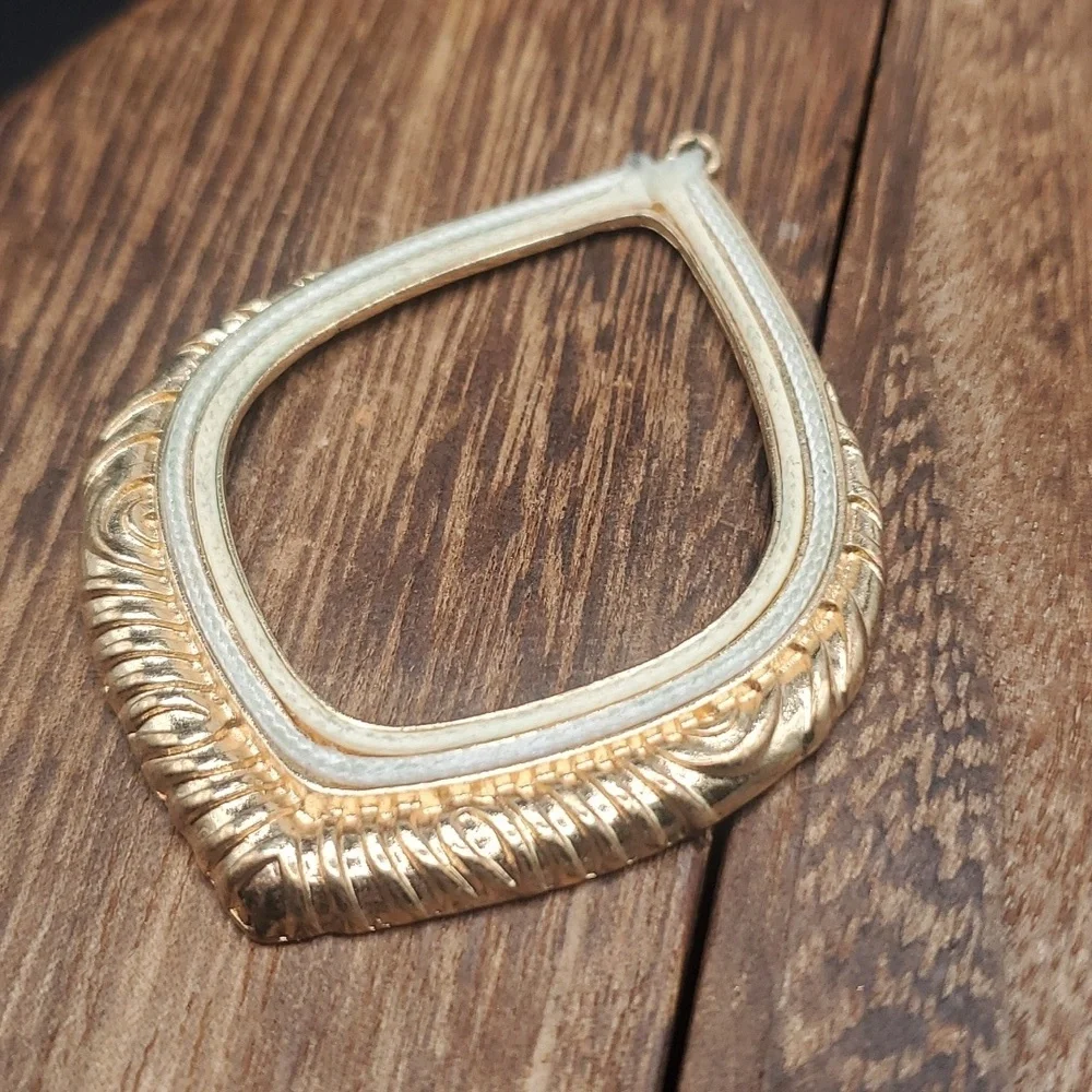 Diamond cut Egyptian pendant‎